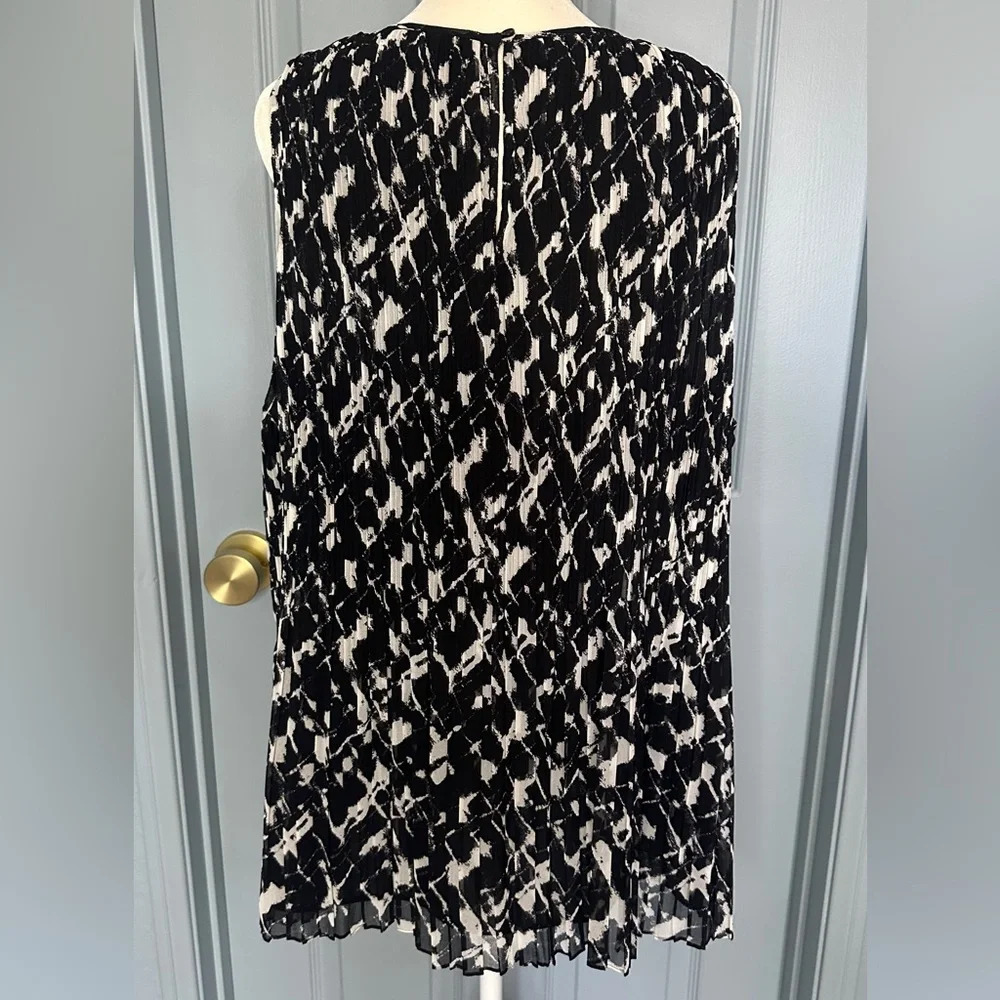 NEW Halogen Women’s XXL Black and White Pleated Tank Top Blouse - Picture 5 of 8